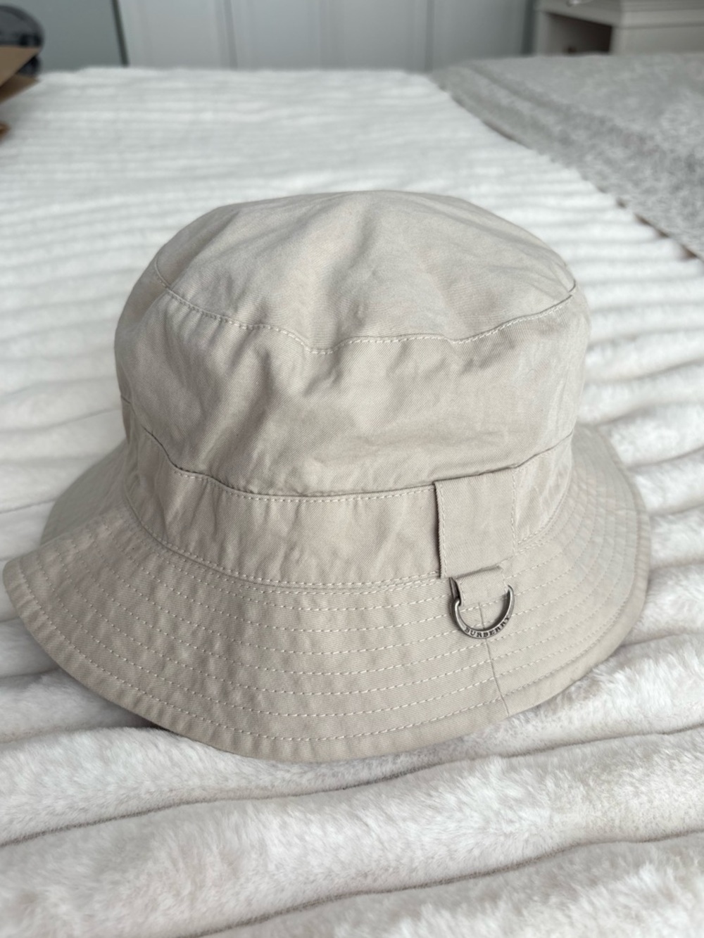 Burberry Classic Plaid Bucket Hat Reversible - Picture 5 of 10